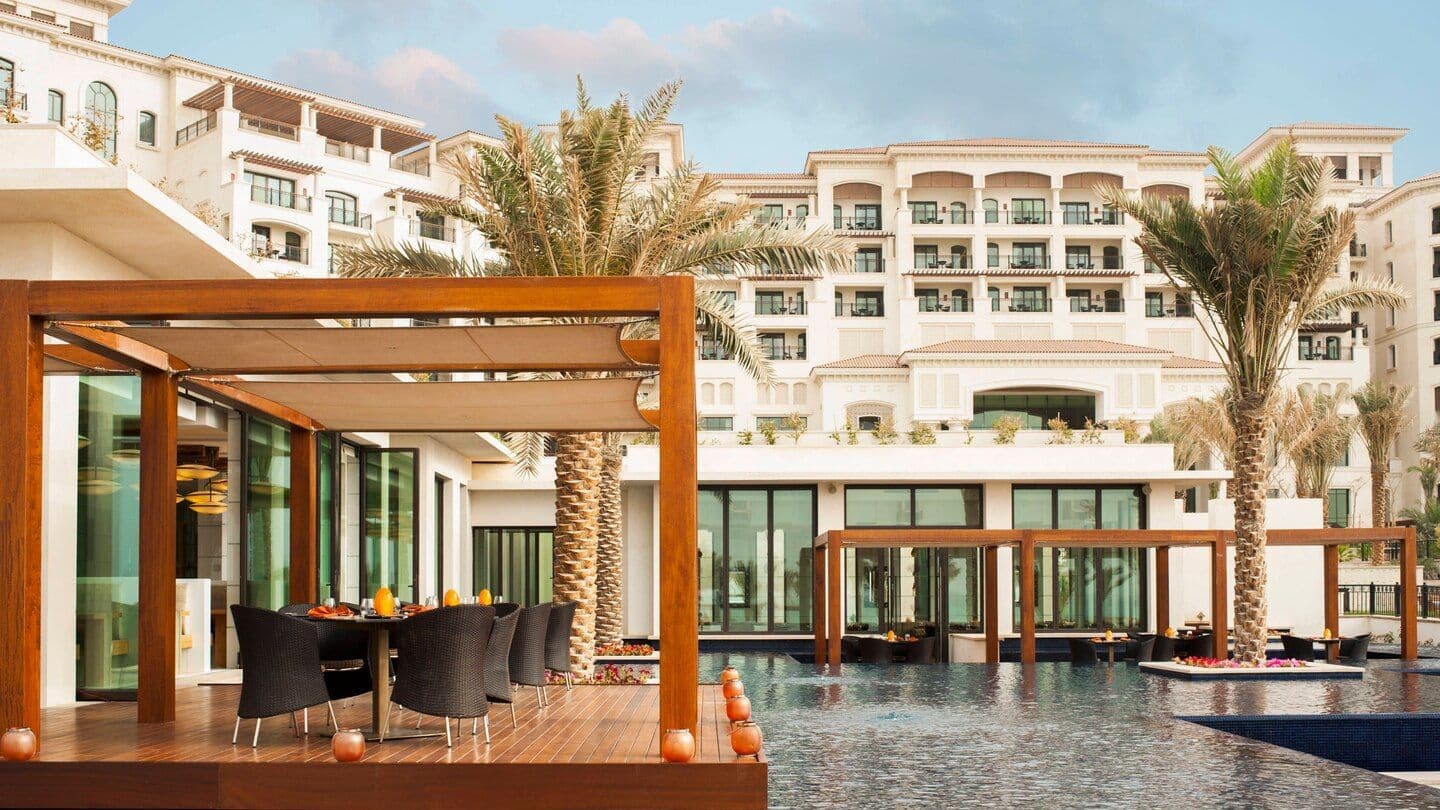 PROMENADE DINING